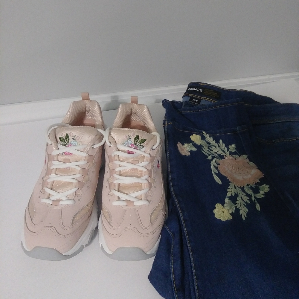 Sketchers Air Cooled Memory Foam Sneakers